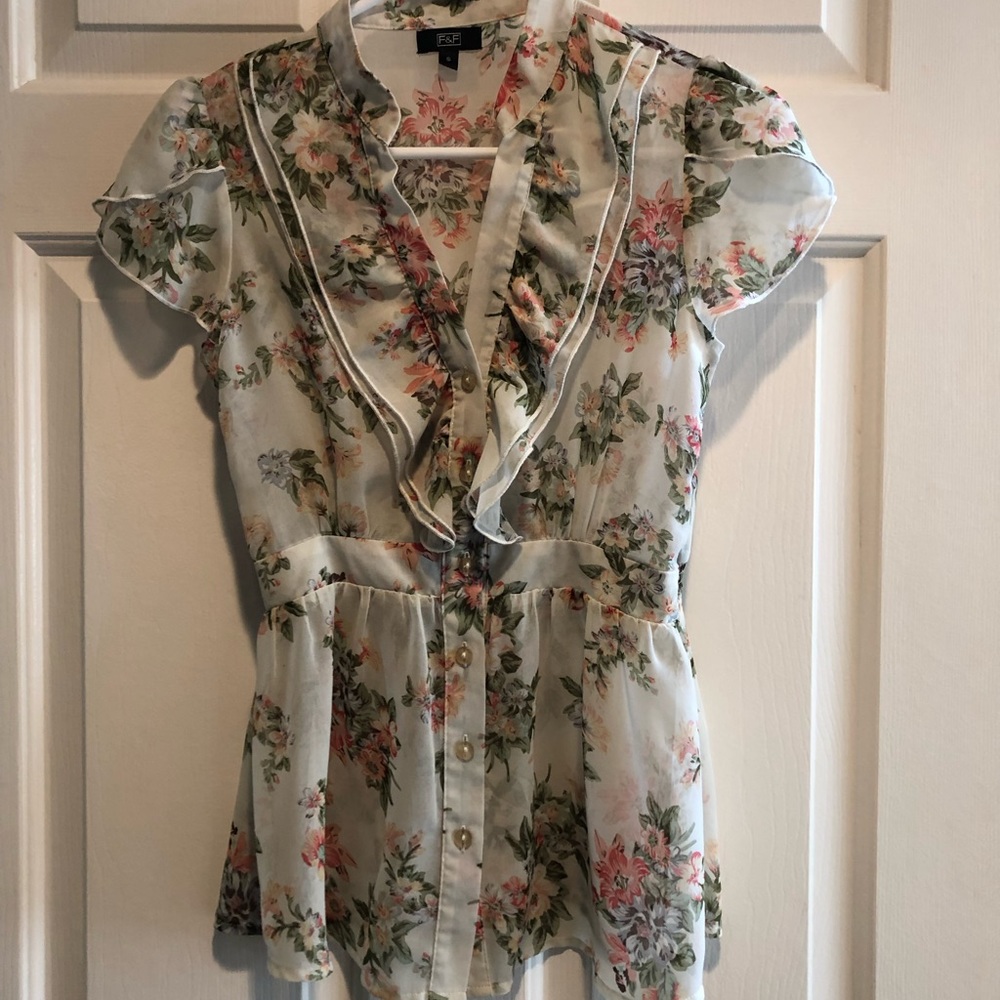 5 for $15. 💙Floral Button Up Top